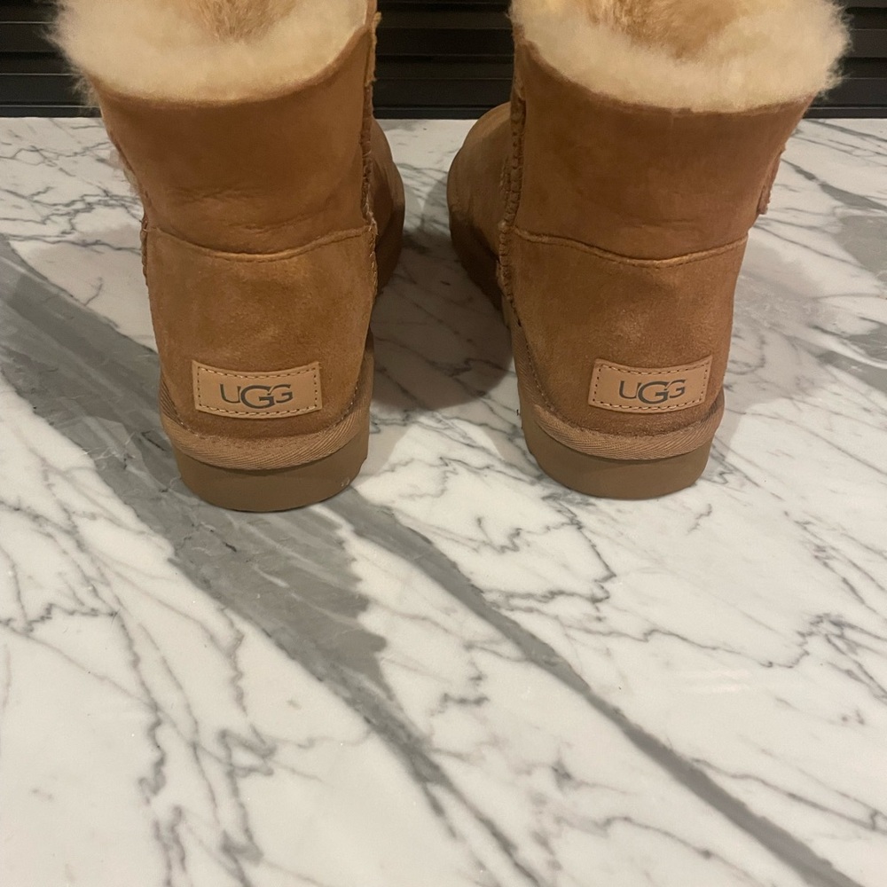 UGG Mini Bailey Button II - Picture 4 of 8